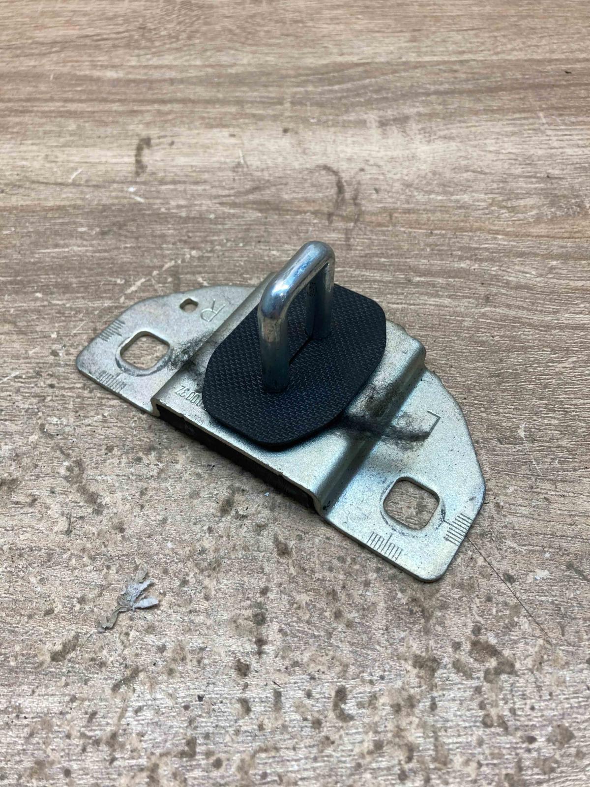 A1667400032   Trunk lock loop Mercedes-Benz GLE (W166 - C292)