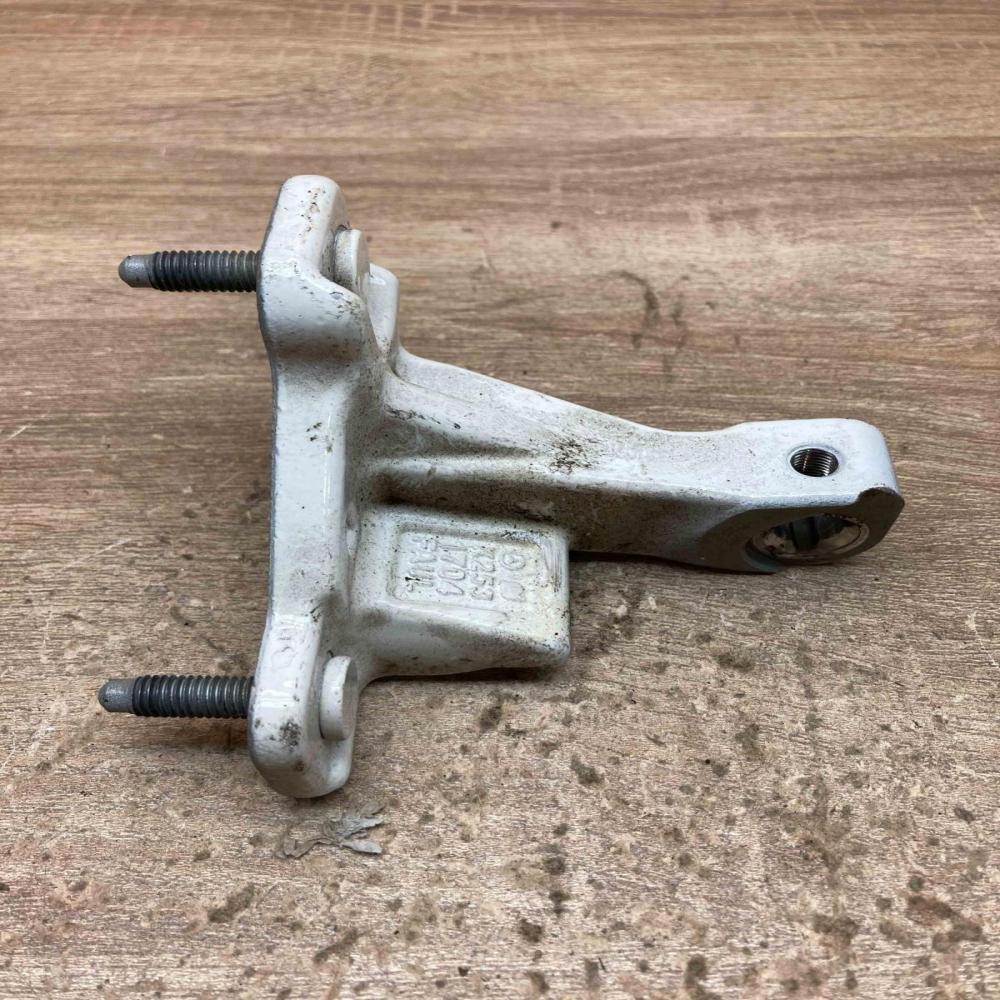 X2531704   Front door upper hinge Mercedes-Benz GLC X253 C253