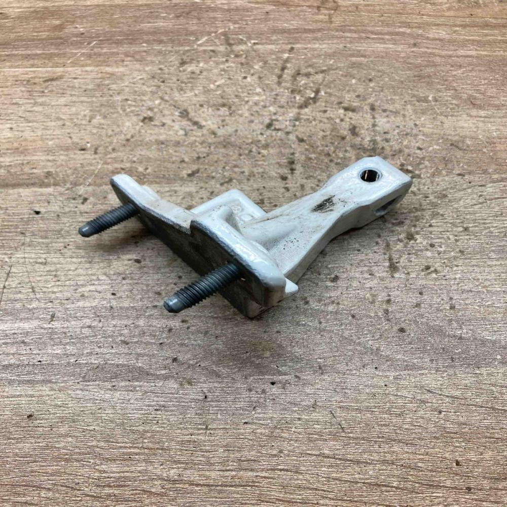 X2531704 Used  Front door upper hinge Mercedes-Benz GLC X253 C253