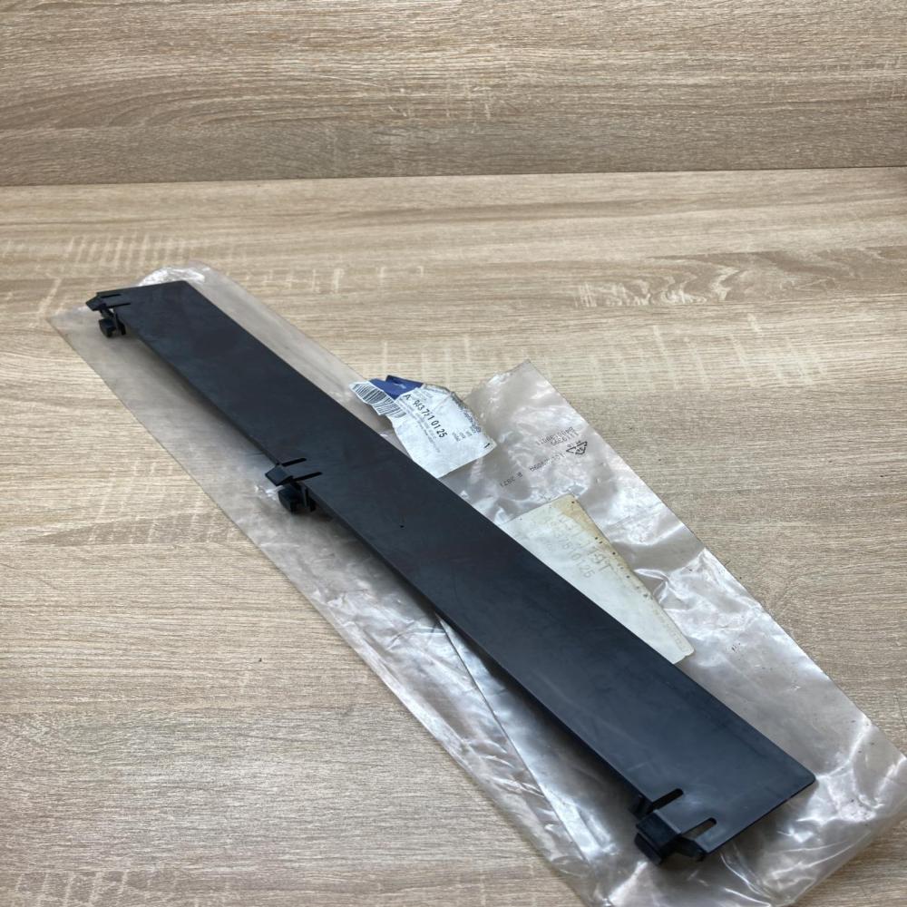 A9437510125  MB truck trim Other body part Mercedes-Benz Vito Viano W638