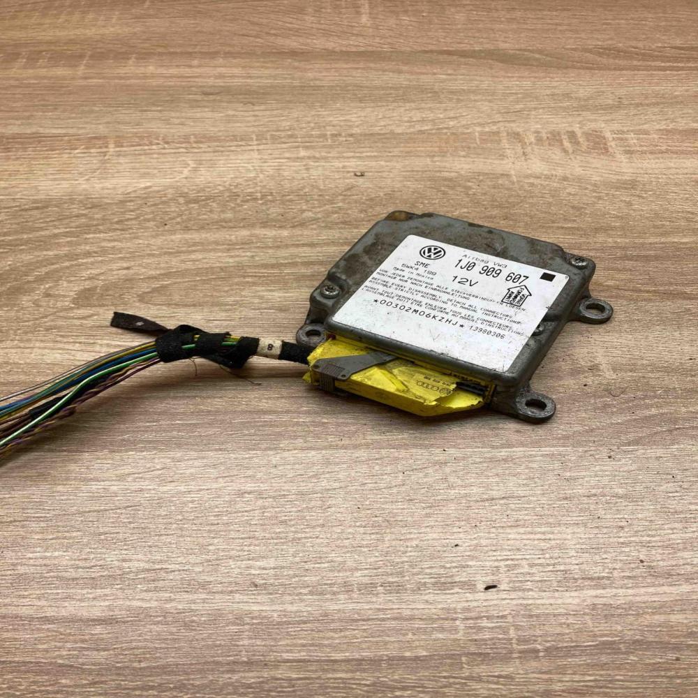1J0909607 5WK4199  Airbag control unit/module Volkswagen PASSAT B5