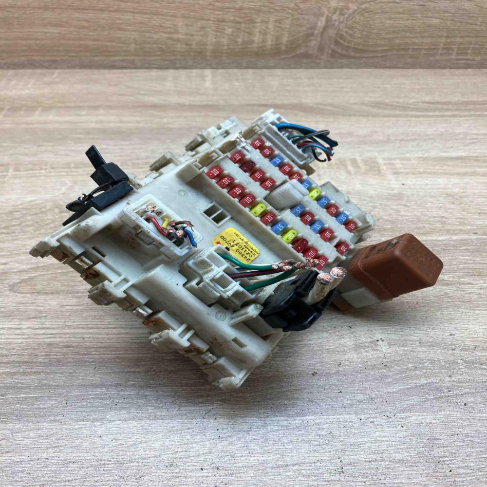 24350AV700 0211031  Fuse module Nissan Primera