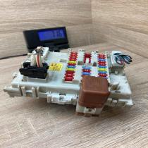 24350AV700 0211031  Fuse module Nissan Primera