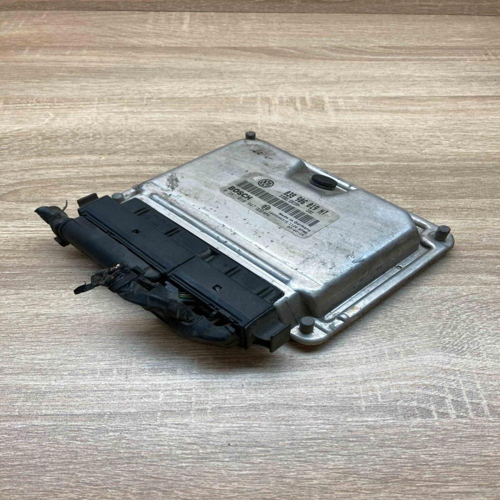 038906019HT 0281010947  Engine control unit/module ECU Seat Ibiza III (6L)