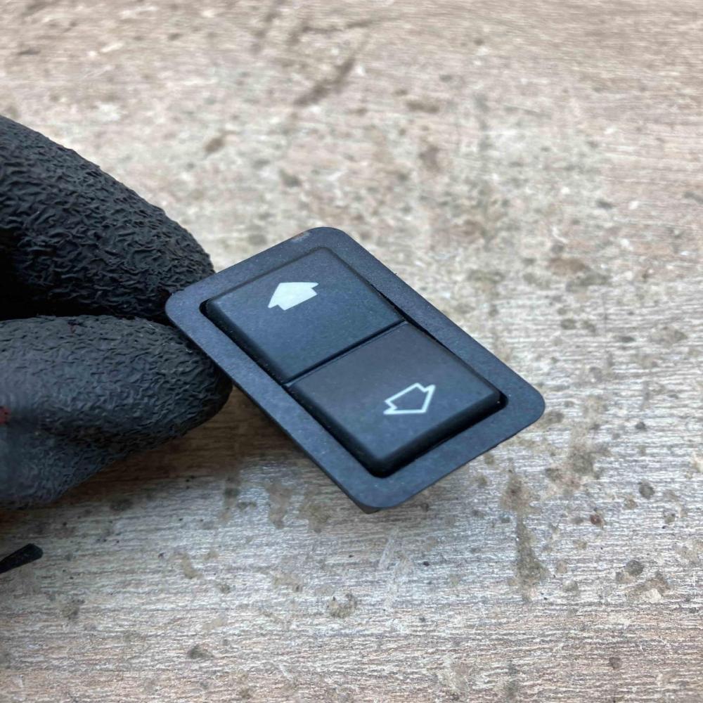 8368974 Used  Electric window control switch BMW 5 E39