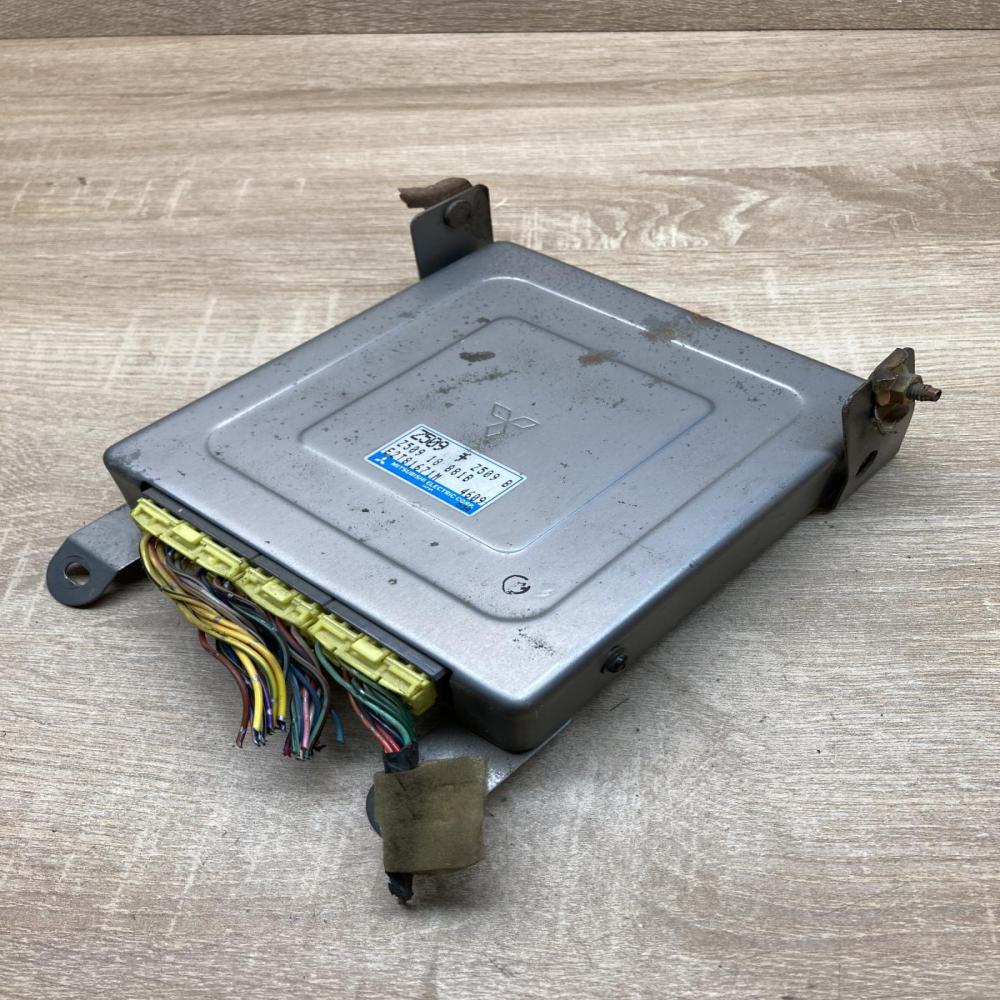 E2T81671M Z50918881B  Engine control unit/module ECU Mazda 323 F