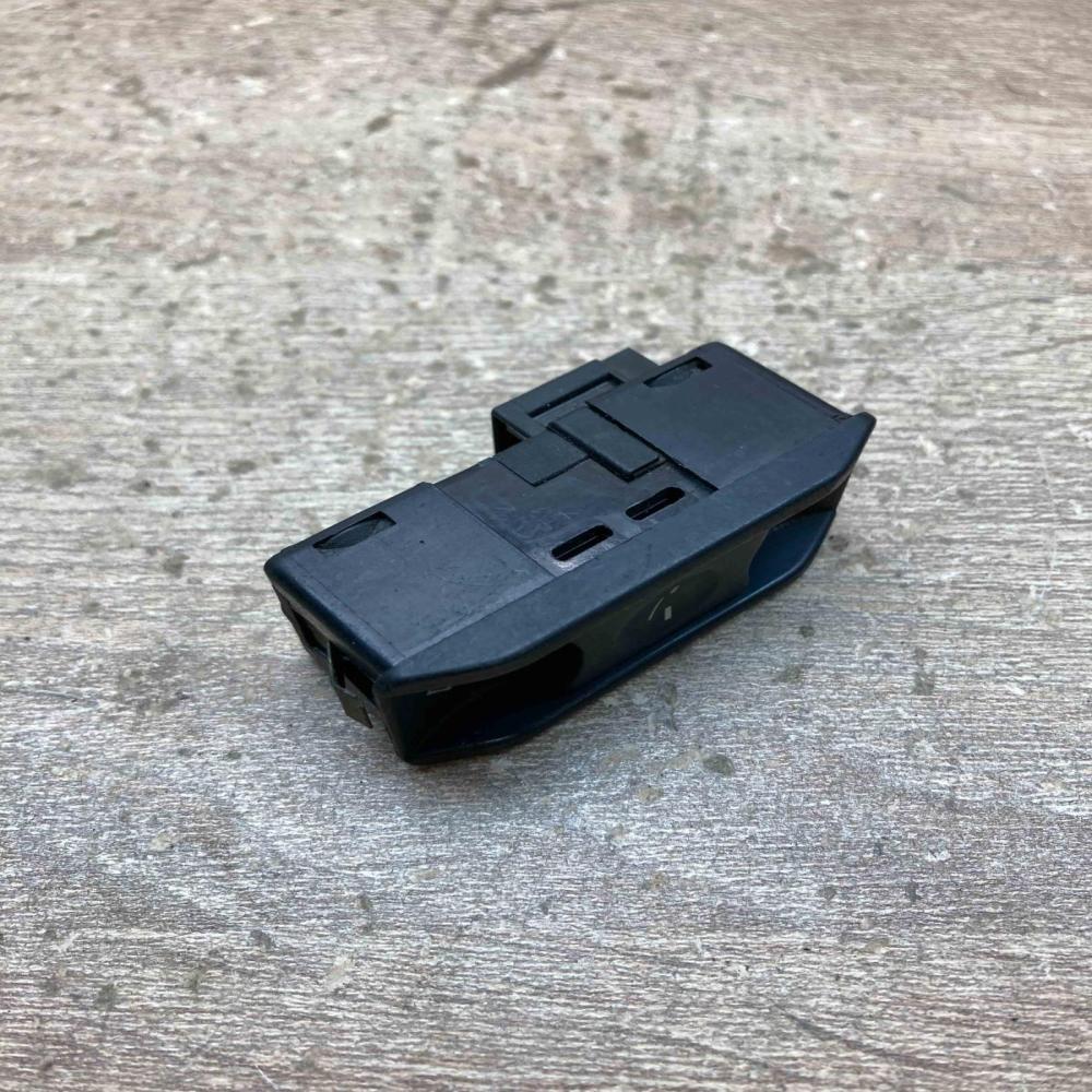 8352182 03015000  Sunroof switch BMW 3 E46