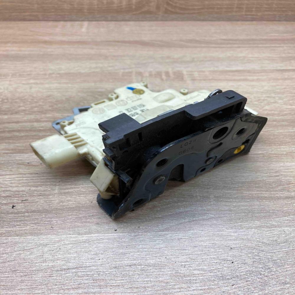 3C2837015A   Front door lock Volkswagen PASSAT B7