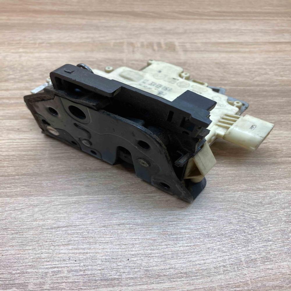 3C4839016A   Rear door lock Volkswagen PASSAT B6