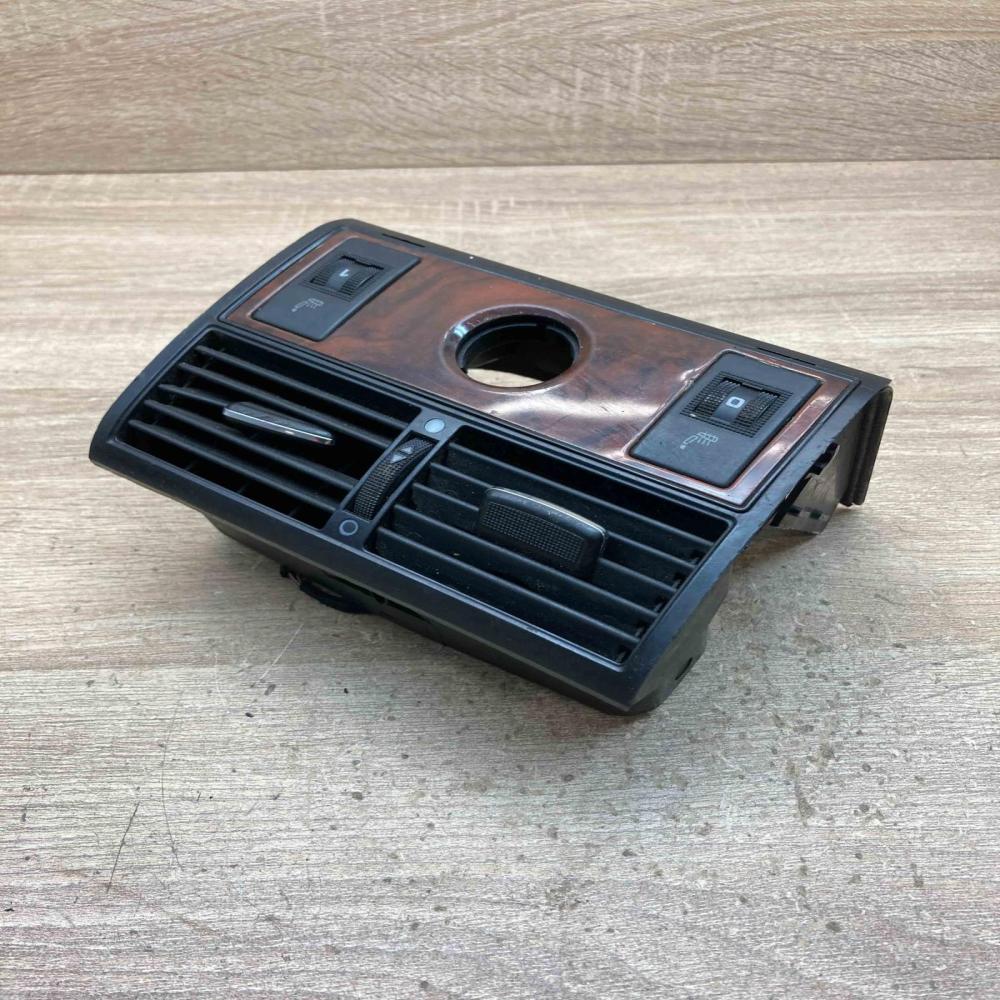 4D0819203B   Rear air vent grill Audi A8 S8 D2 4D