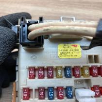 24350AV700 1221011  Fuse module Nissan Primera