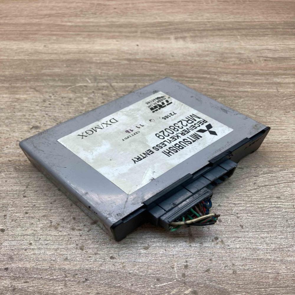 MR238029 72165  Door central lock control unit/module Mitsubishi Space Star