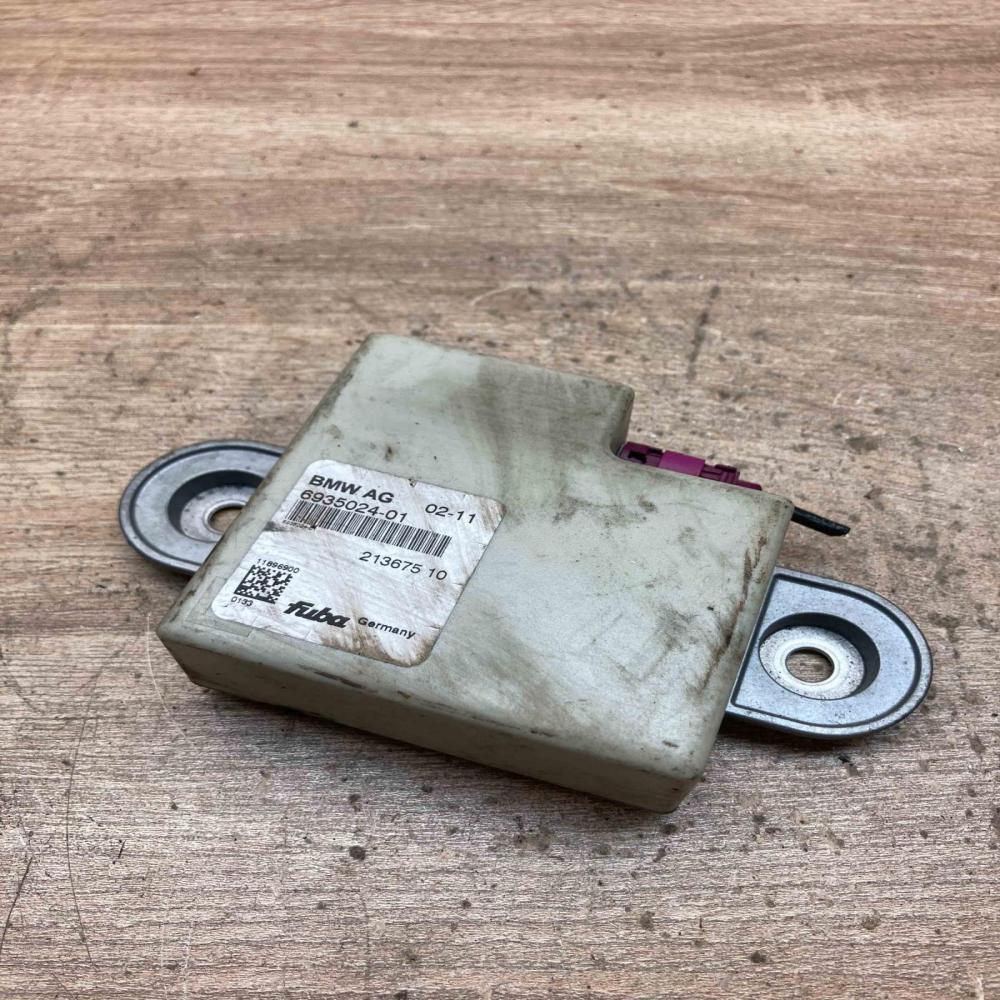 6935024 213675  Aerial antenna amplifier BMW 3 E90 E91