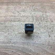 9167196  01 USB socket connector BMW X5 E70
