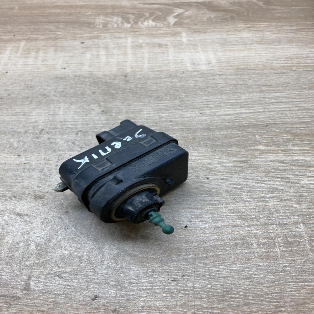 7700840141   Headlight level adjustment motor Renault Scenic I