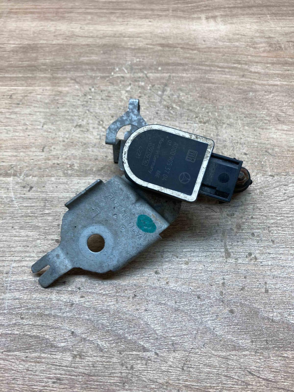 A0009053704   Headlight/headlamp level sensor Mercedes-Benz E W213