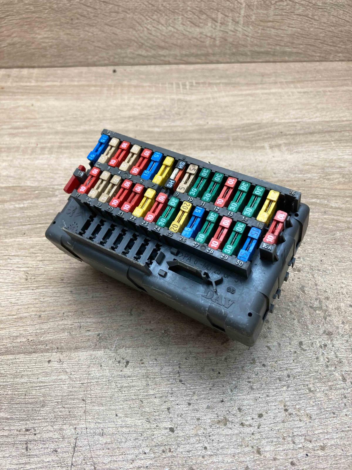 9450582180   Fuse box set Peugeot 406