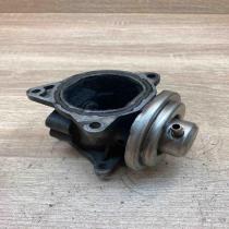 038129637D   EGR valve Volkswagen Jetta V