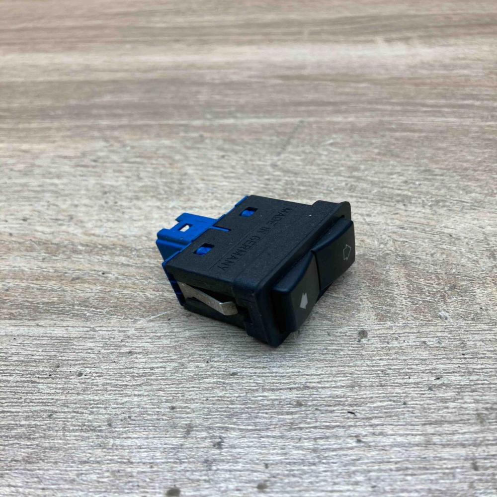 8368932 Used  Electric window control switch BMW 5 E39