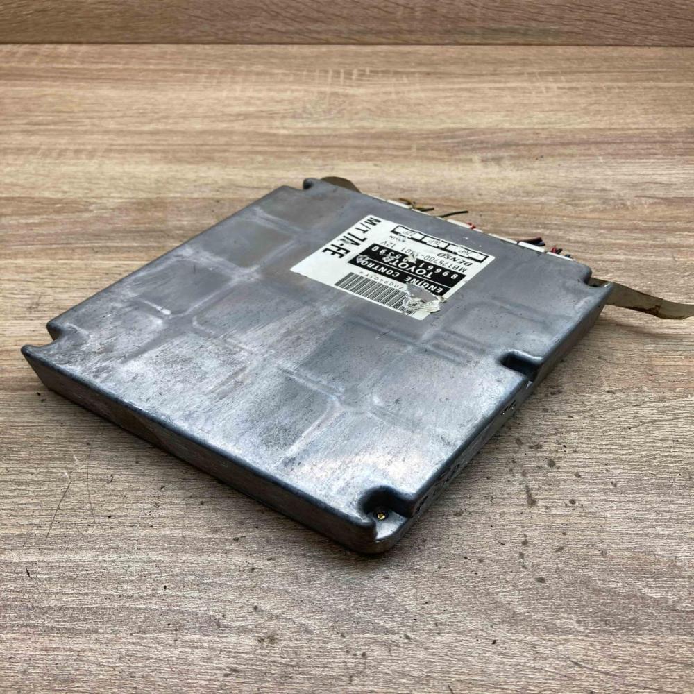89661 05390 MB175700 9401  Engine control unit/module ECU Toyota Avensis T270