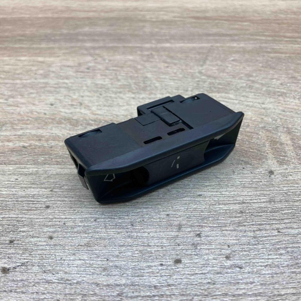 8352182   Sunroof switch BMW 5 E39