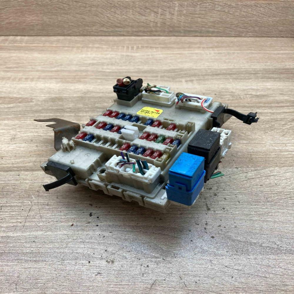 24350 4U100 051601 1  Fuse box set Nissan Almera Tino