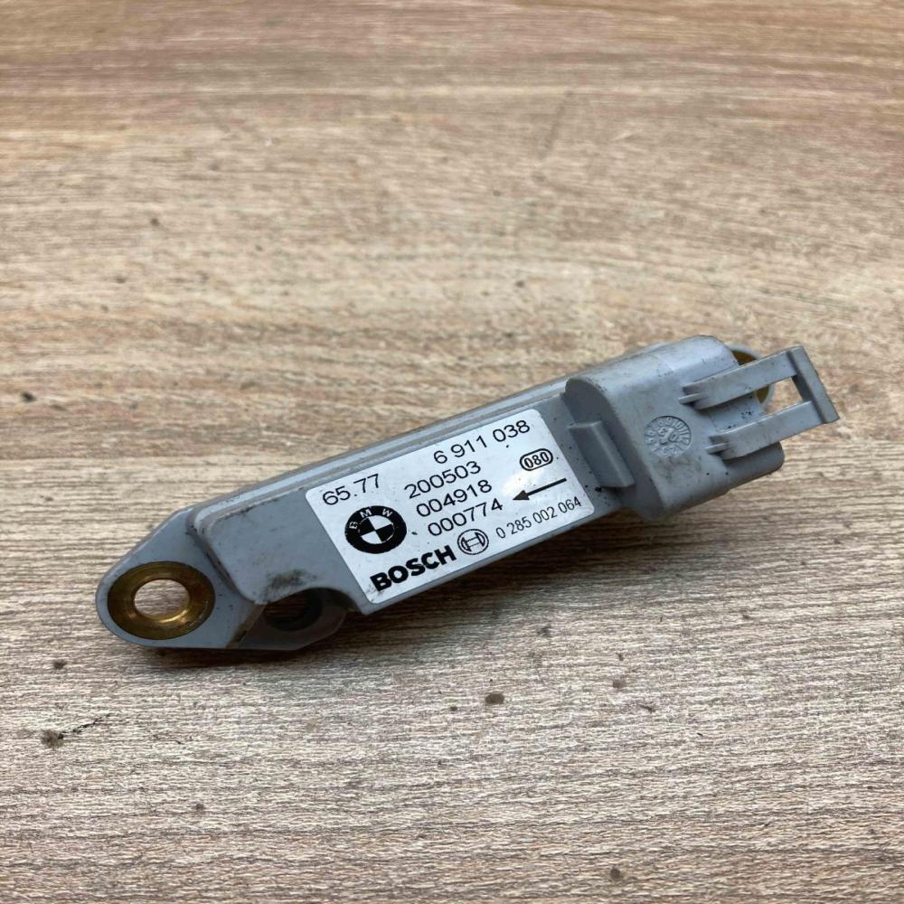 6911038 0285002064 Used Airbag deployment crash/impact sensor BMW 3 E46
