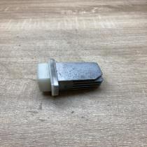 70T033L23   Heater blower motor/fan resistor Nissan PickUp