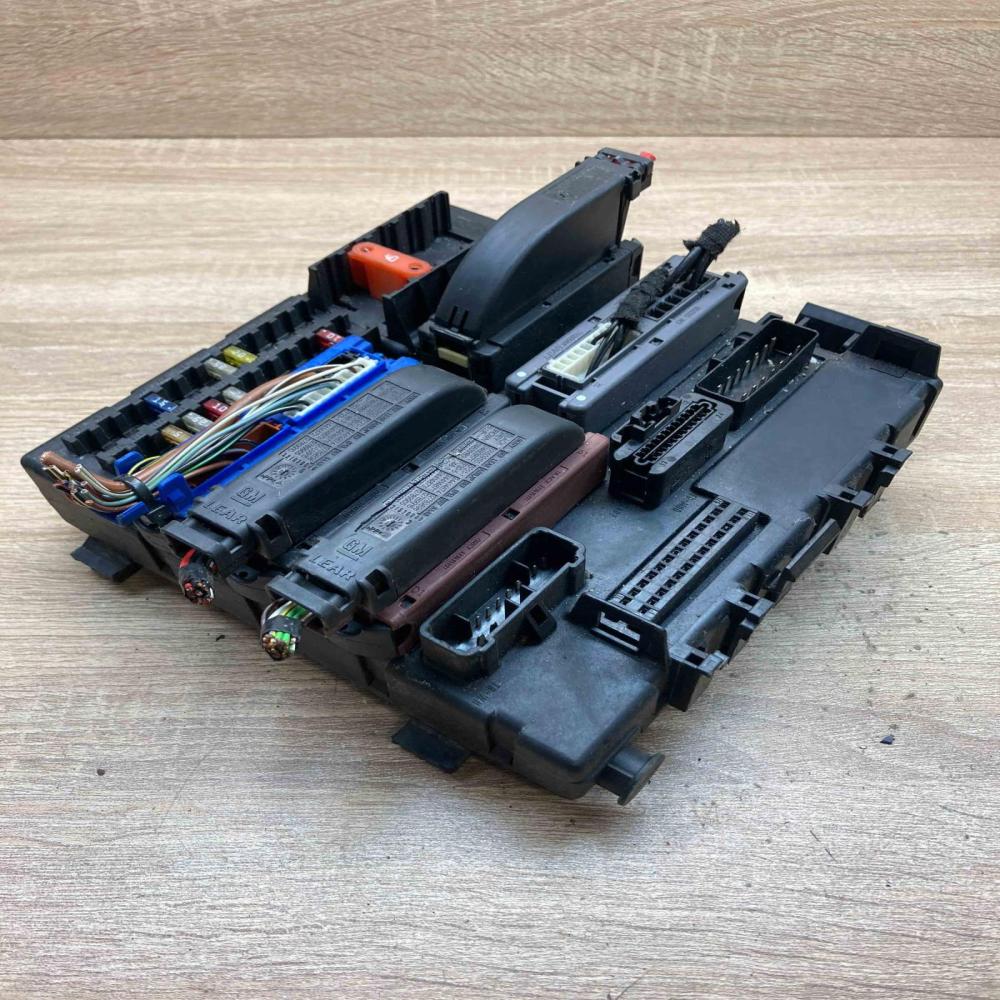 13112911 519046015 AR Fuse module Opel Vectra C