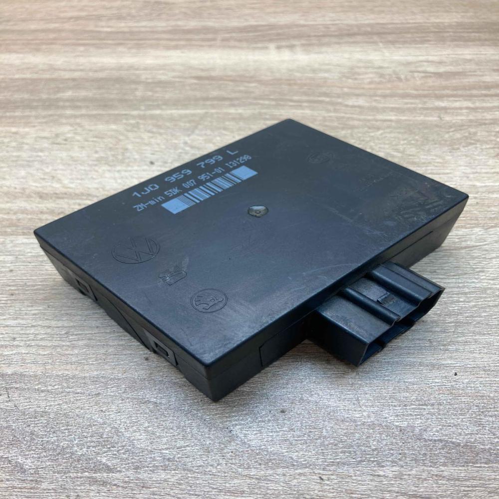 1J0959799L 5DK00951 01 I31298 Comfort/convenience module Skoda Octavia Mk1 (1U)