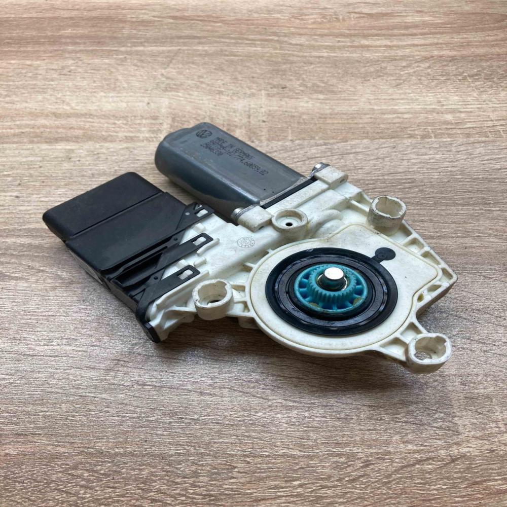 3C9959704   Rear door window regulator motor Volkswagen PASSAT B6