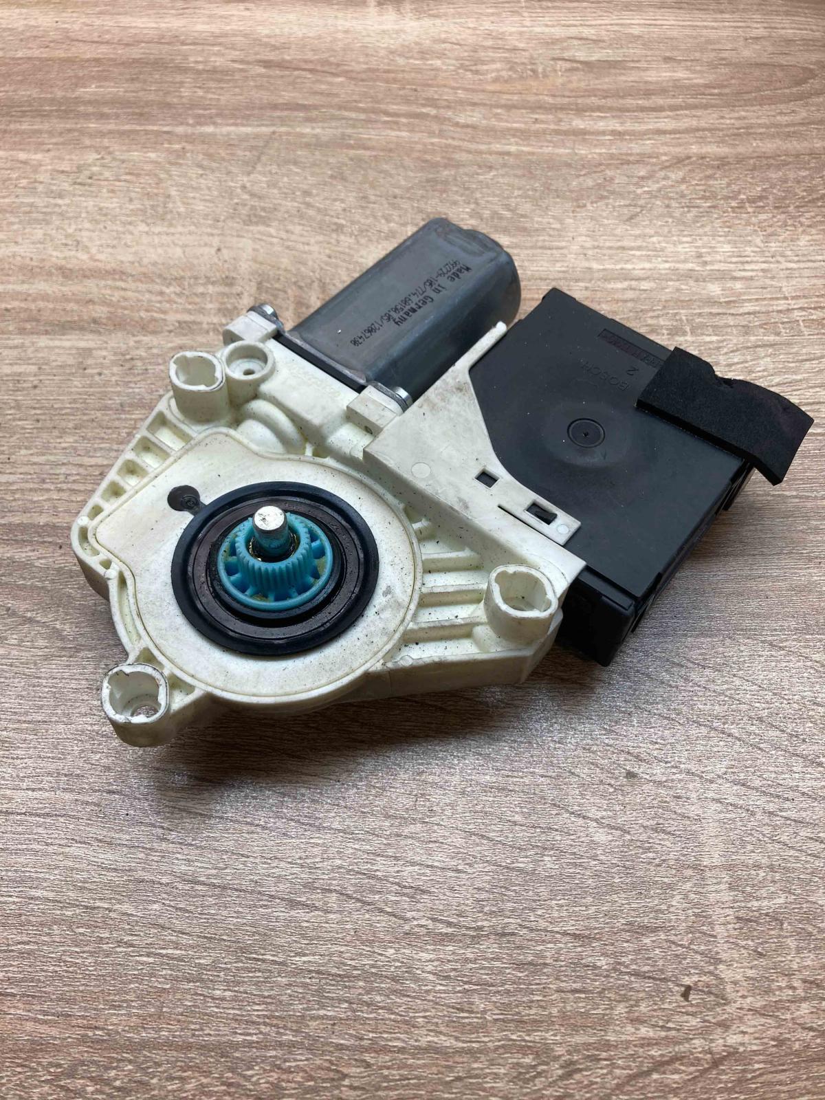 1K0959793L 1K0959701P  Front door window regulator motor Volkswagen PASSAT B6