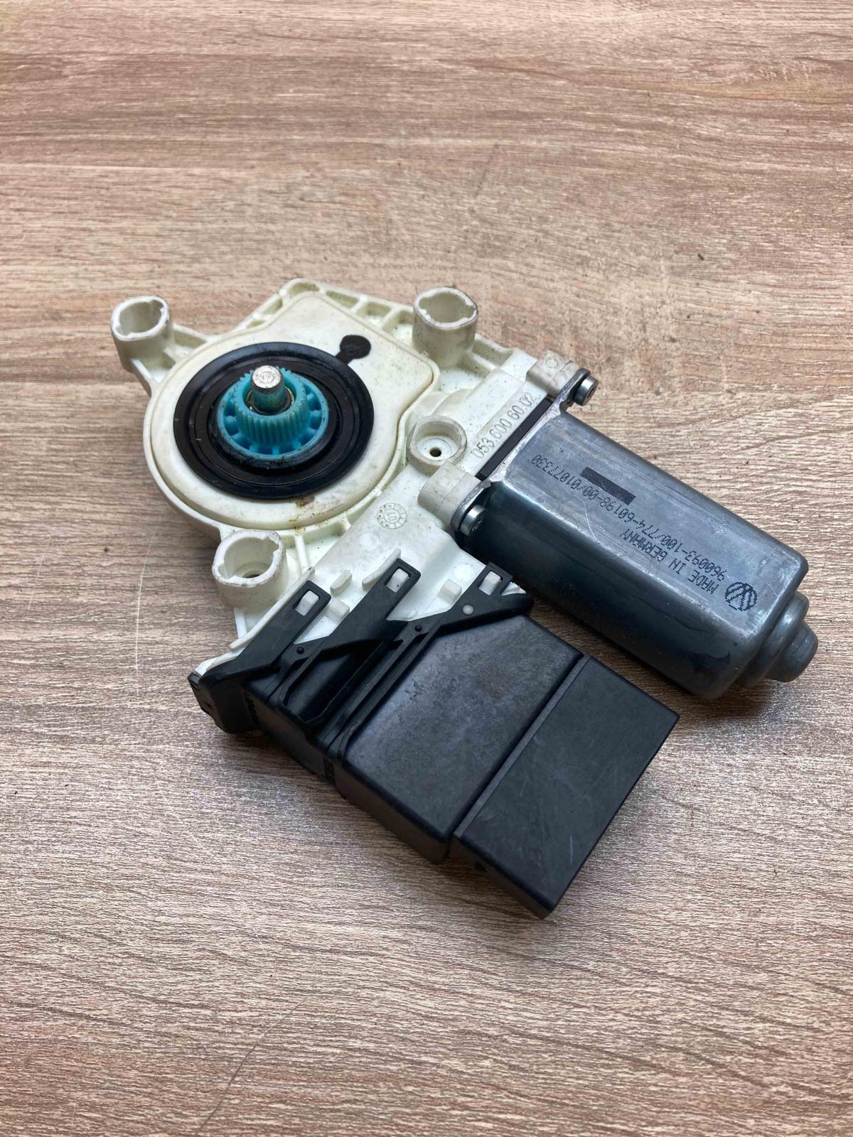 1K0959703P   Front door window regulator motor Volkswagen PASSAT B6