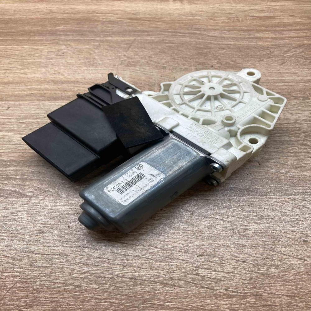 3C9959704   Rear door window regulator motor Volkswagen PASSAT B6