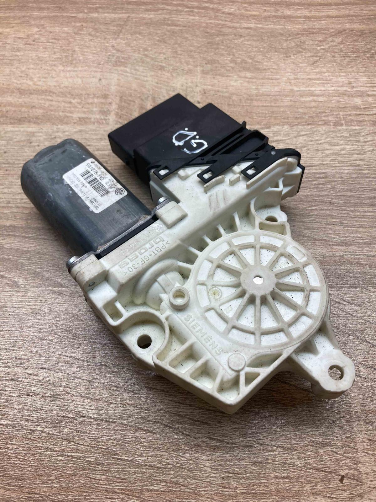 1K0959704P   Rear door window regulator motor Volkswagen PASSAT B6