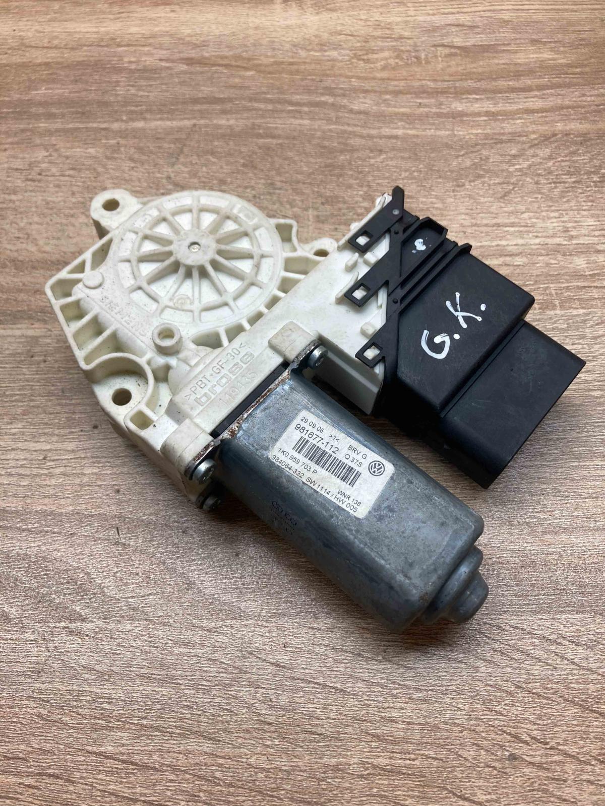 1K0959703P 981677 112  Front door window regulator motor Volkswagen PASSAT B6