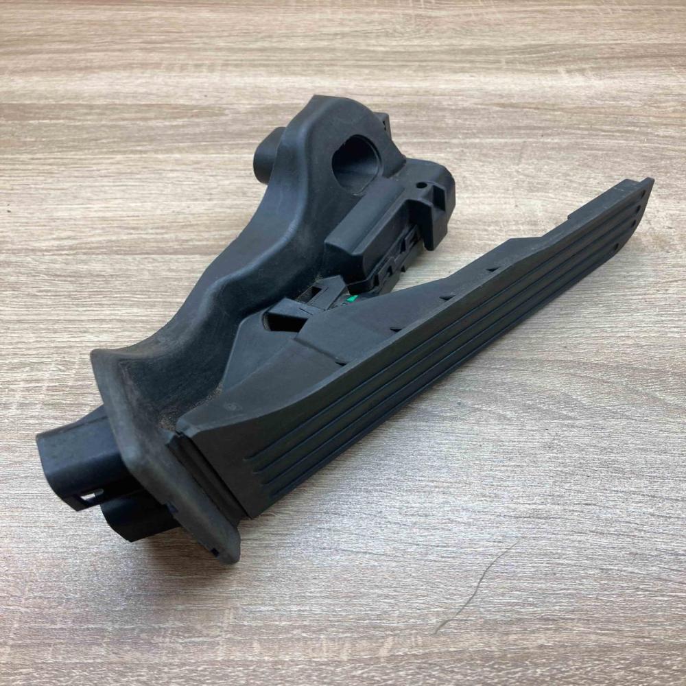 1K1723503L 6PV008600 01  Accelerator throttle pedal Volkswagen PASSAT B6
