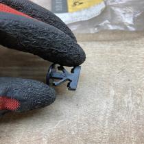 7700807470   Fuse box cover Renault 19