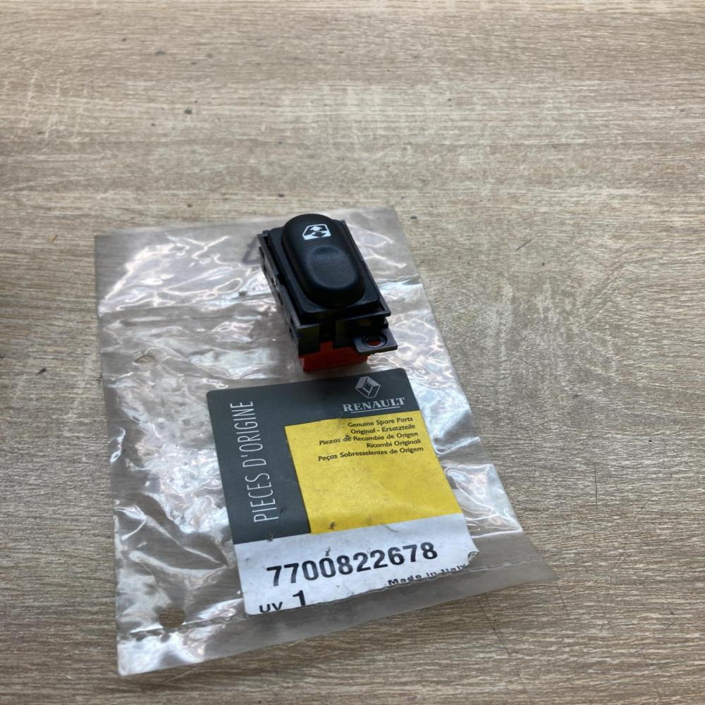 7700822678   Electric window control switch Renault Laguna I