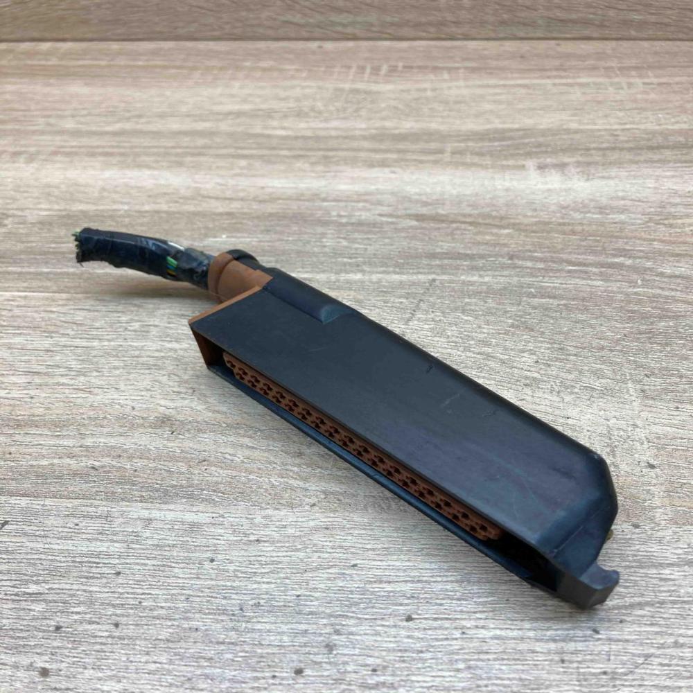 443907437   Plug wire Audi 80 90 B3