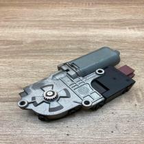 A1669001208  Sunroof Sunroof motor/actuator Mercedes-Benz ML W166