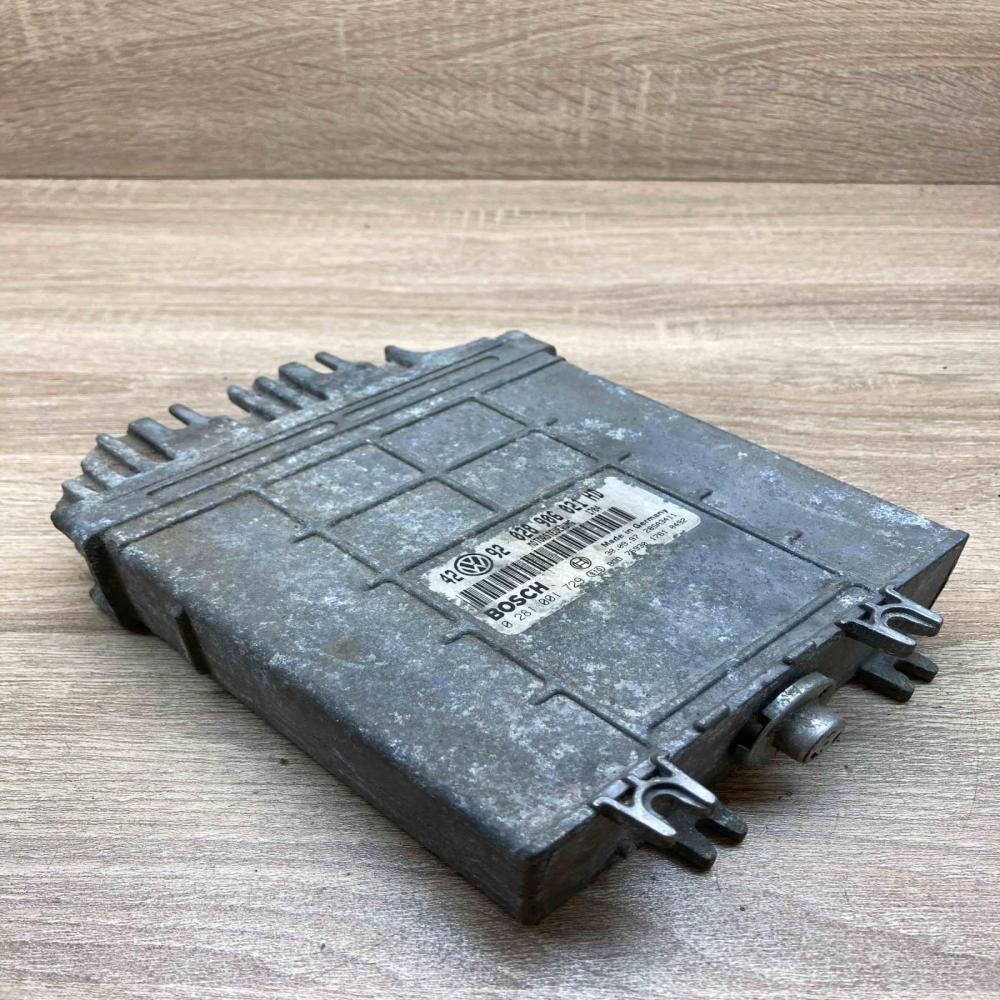 028906021HD 0281001729  Engine control unit/module ECU Volkswagen Golf III