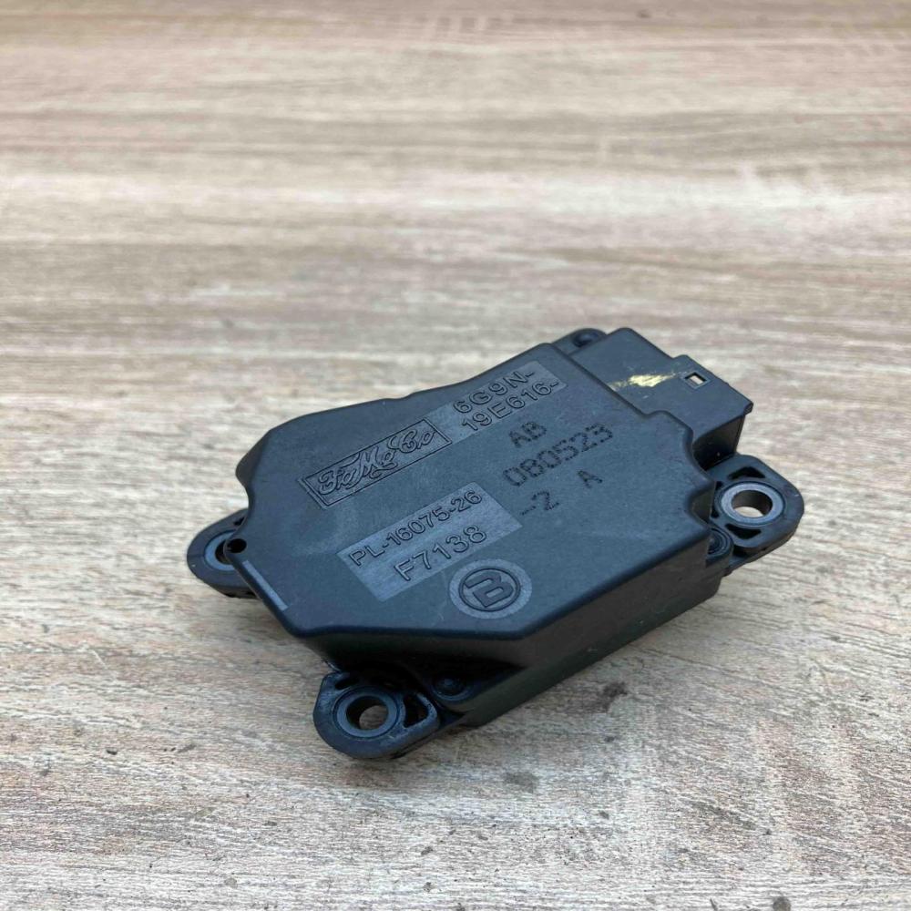 6G9N 19E616 AB F7138  Air flap motor/actuator Volvo V60