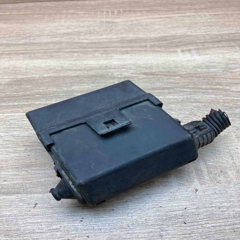 90583465   Fuse module Opel Vectra B