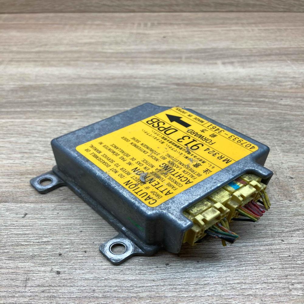 MR324913 407933 3461  Airbag control unit/module Mitsubishi Space Wagon