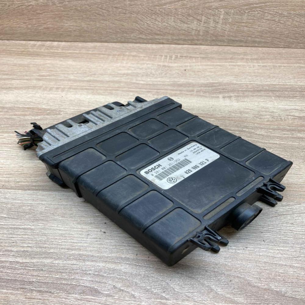 028906021P 0281001251 Used With Plug Engine control unit/module ECU Volkswagen S