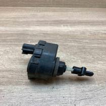 0307852335   Headlight level adjustment motor Opel Vectra C