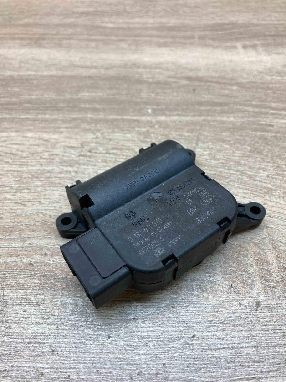 0132801370   Air flap motor/actuator Volkswagen PASSAT B6