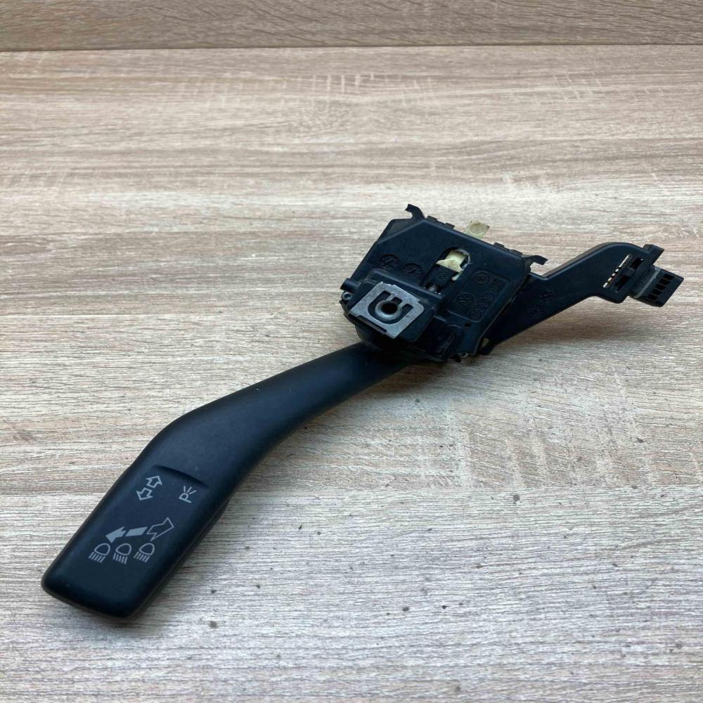 1K0953513E   Indicator stalk Volkswagen PASSAT B7
