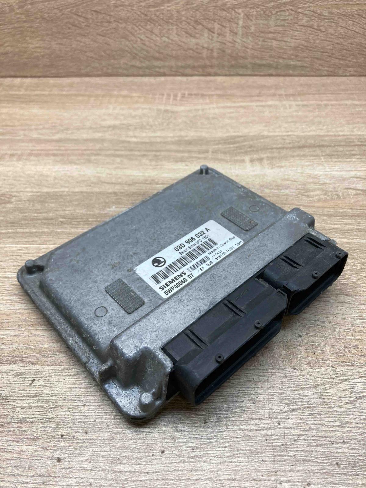 03D906032A 5WP40060 07  Engine control unit/module ECU Skoda Fabia Mk1 (6Y)